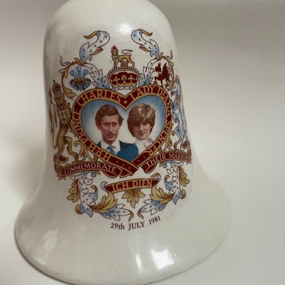 1981 Royal Wedding Commemorative Bell - Picture 2 of 9